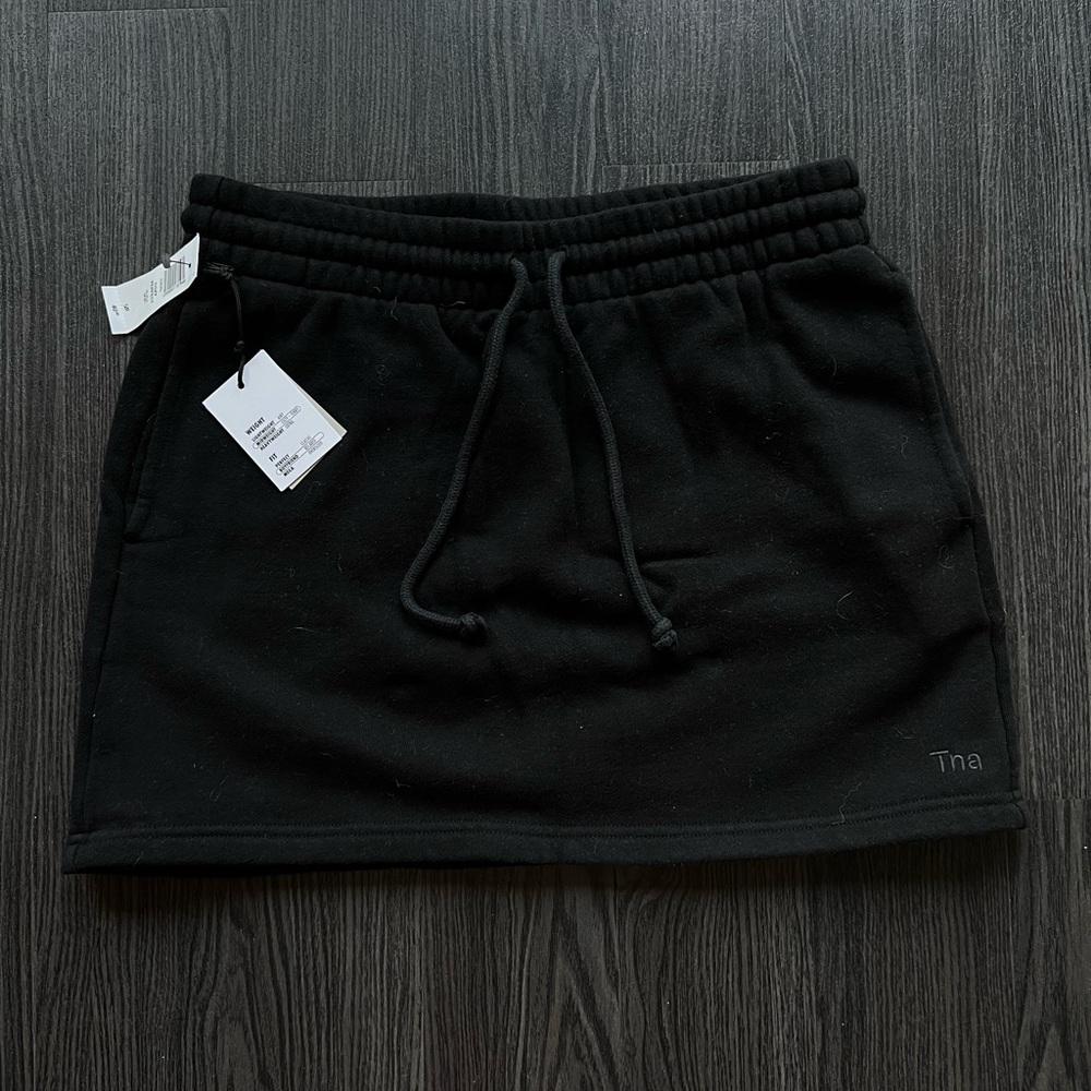 NWT Aritzia TNA Cozy Fleece Boyfriend Sweat Skirt - Black